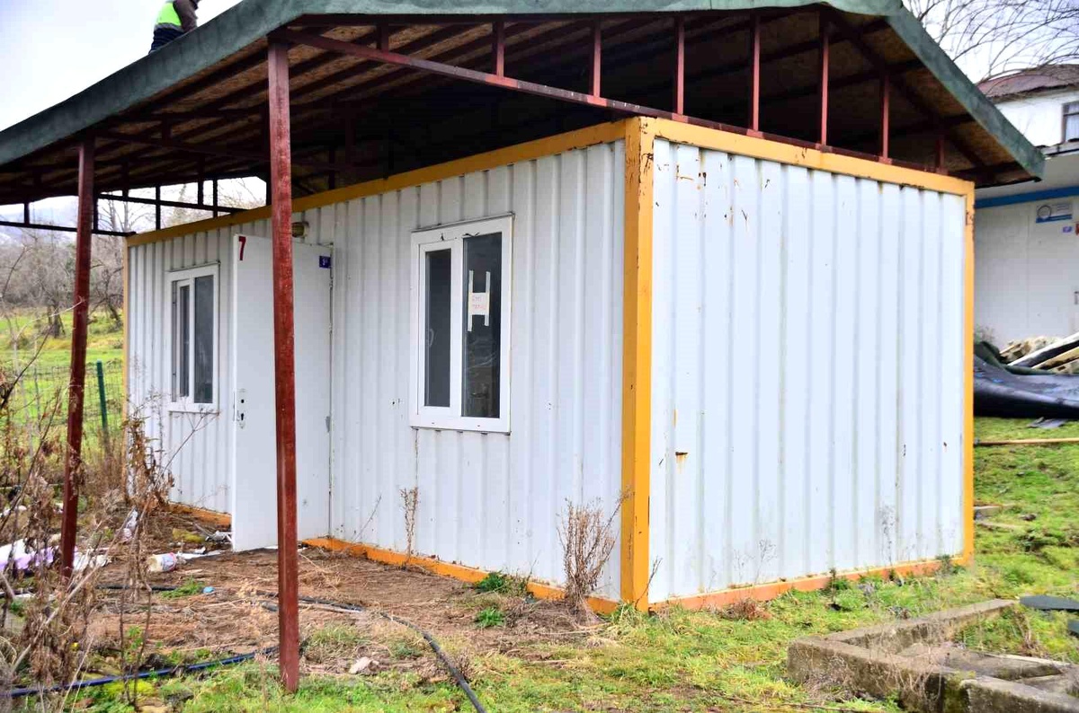 Samsun\'daki AFAD konteynerleri deprem bölgesine sevk ediliyor
