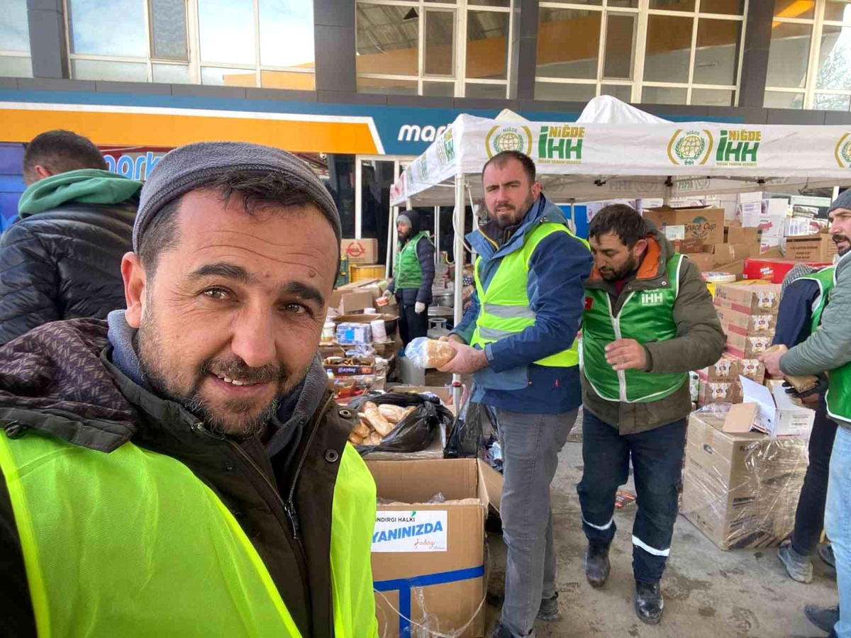 Sındırgı\'dan giden yardımlar deprem bölgesine ulaştı