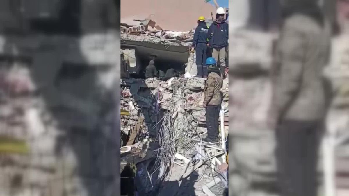 Sinoplu Arama Kurtarma Ekibi, Kahramanmaraş\'ta Depreme Asansörde Yakalanan 4 Kişiyi Kurtardı