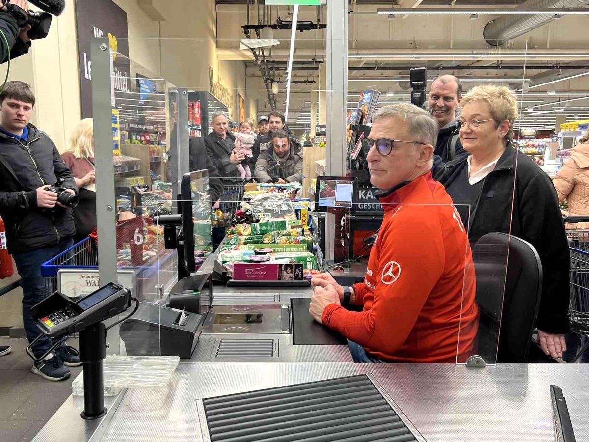 Stefan Kuntz: 'Türk halkı yalnız değil'