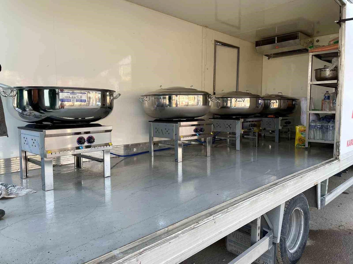 Sultangazi Belediyesinden deprem bölgesine mobil aşevi