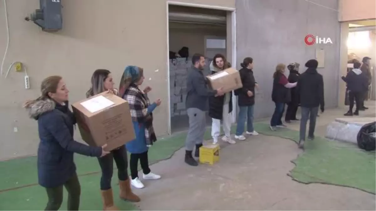 Tatile rağmen okulları terk etmediler, depremzedeler için seferber oldular