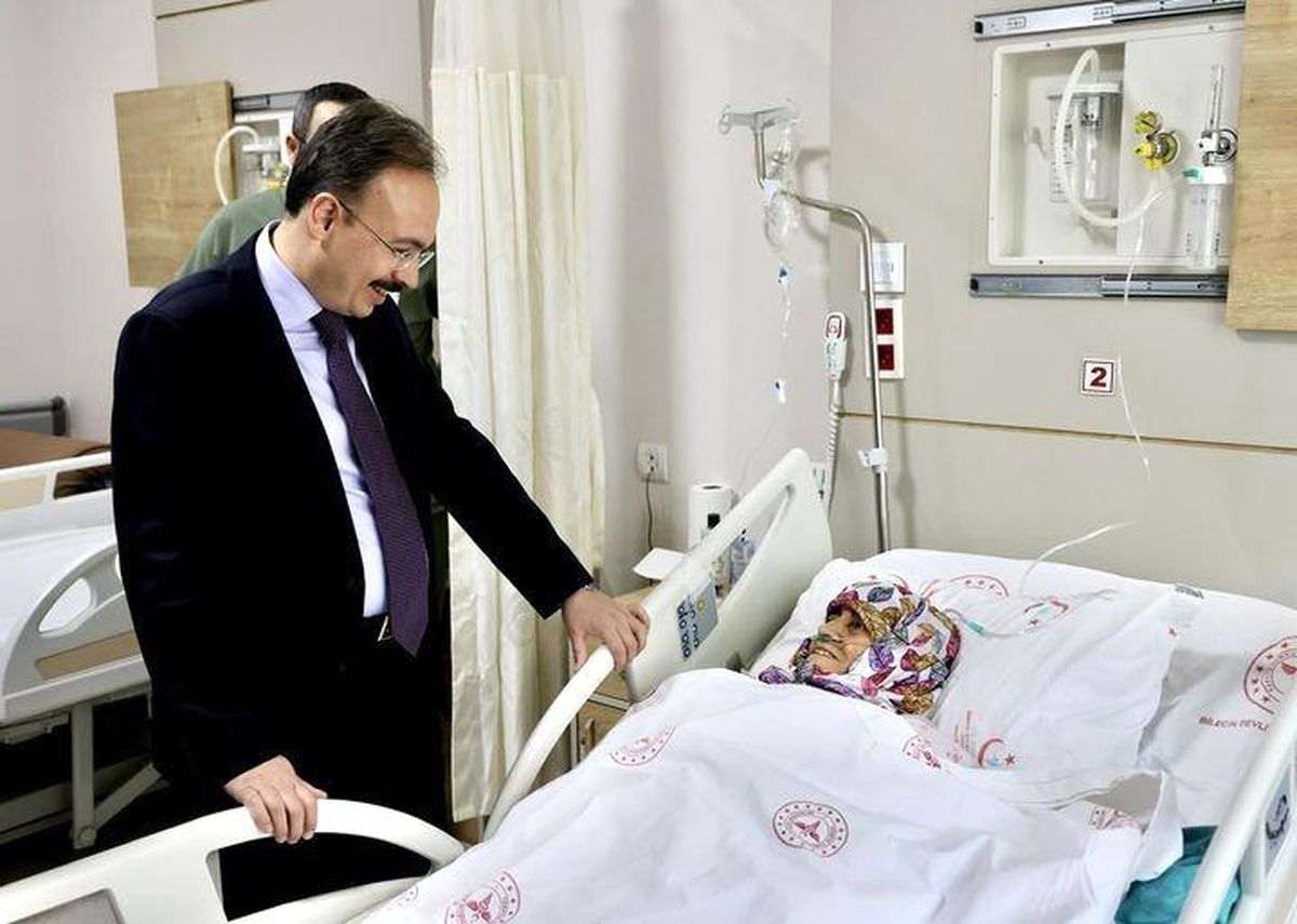 Yaralı depremzedeler Bilecik\'e gelmeye başladı