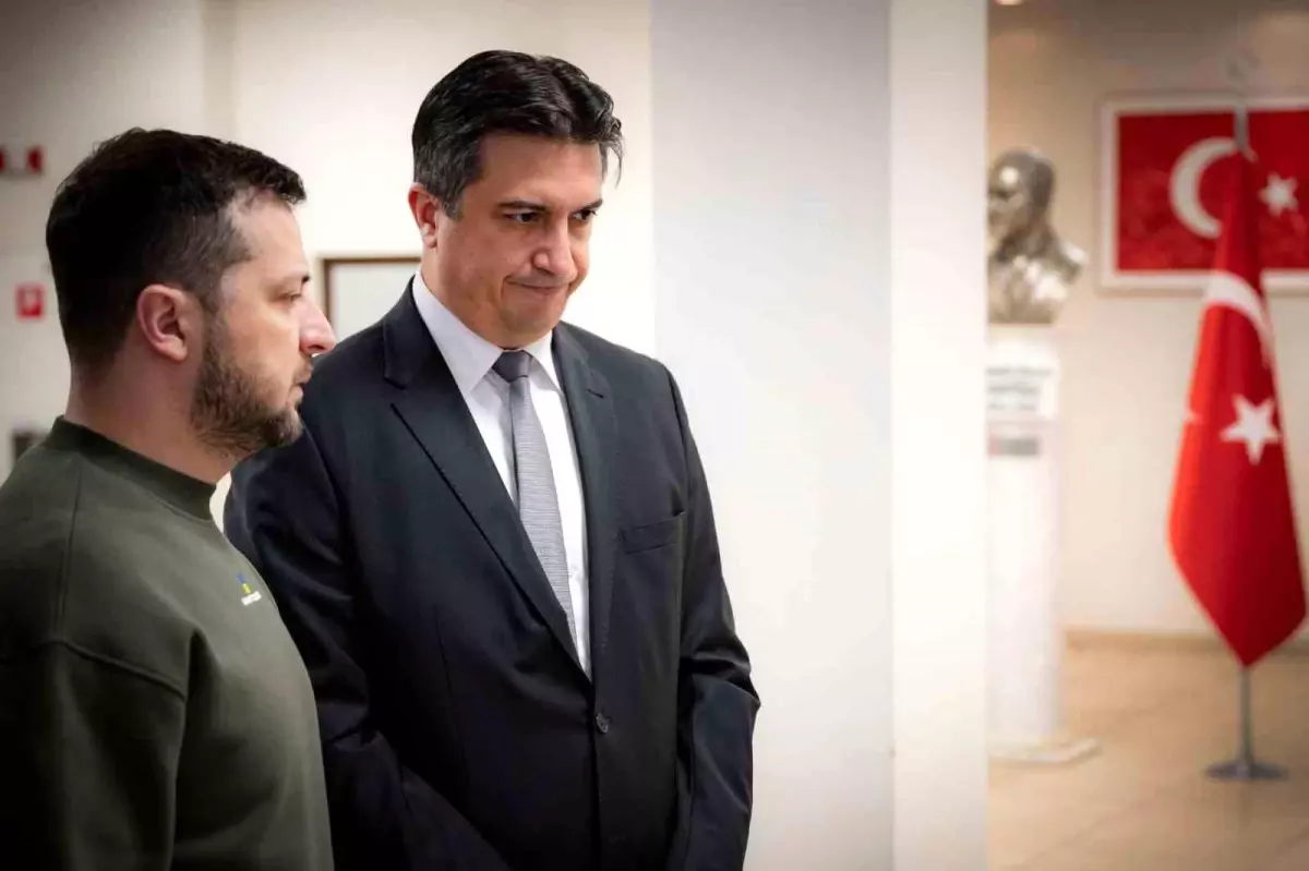 Zelenskiy, Türkiye\'nin Kiev Büyükelçiliğini ziyaret etti