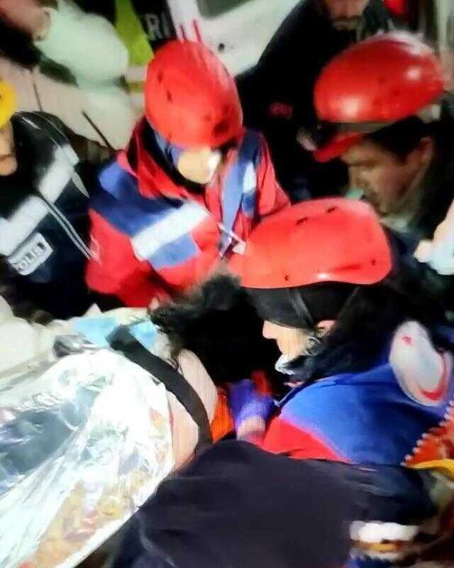 142 saat sonra sağ kurtulan Meltem öğretmenin ilk isteği çay oldu