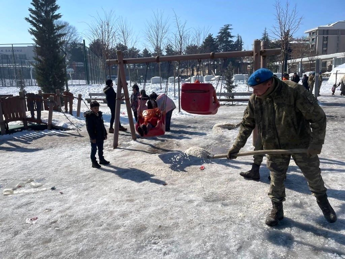 41\'inci Komando Tugay Komutanlığı yardım faaliyetlerine devam ediyor