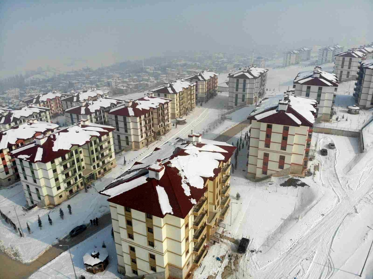 7.6\'lık depremin merkez üssü Elbistan\'da TOKİ konutları sapasağlam