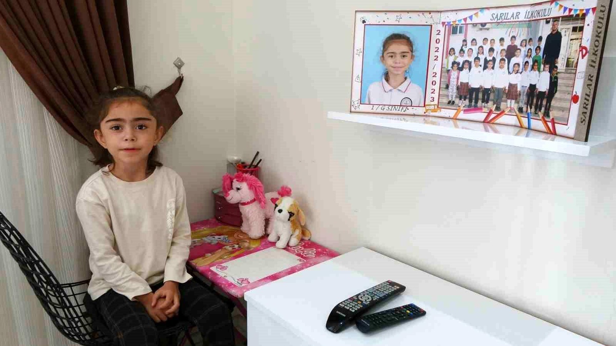 7 yaşındaki Elisa\'dan depremzedelere anlamlı bağış