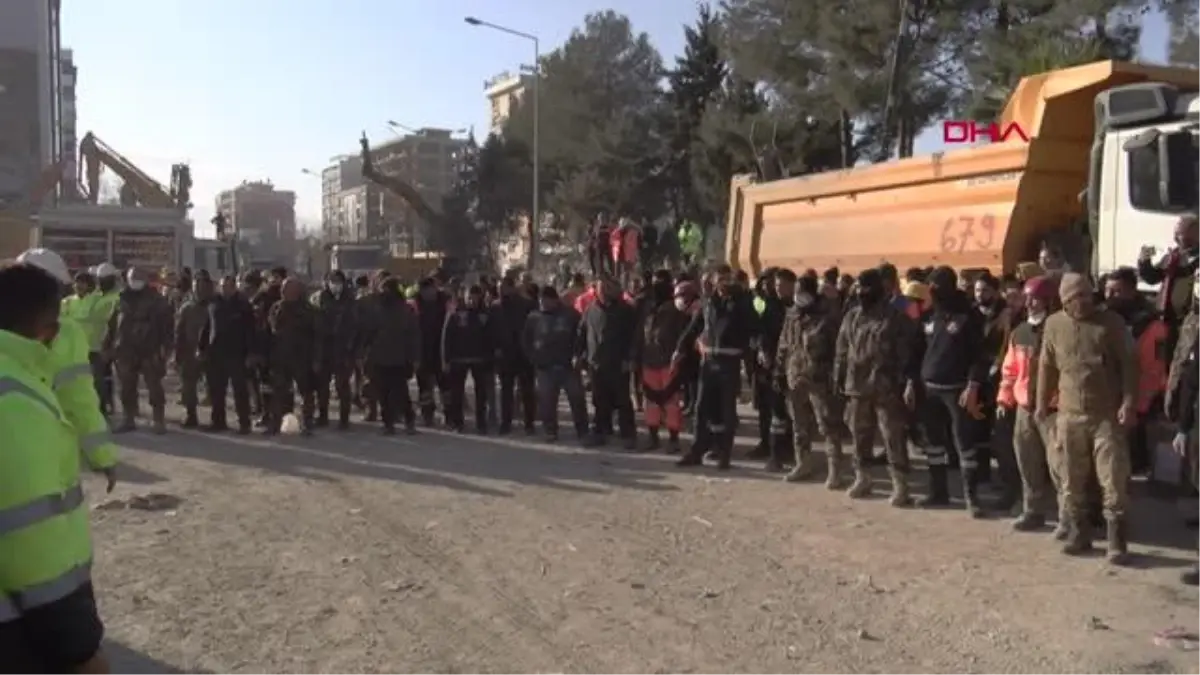 ADIYAMAN\'DA 138\'İNCİ SAATTE OTEL ENKAZINDAN CANLI ÇIKTI