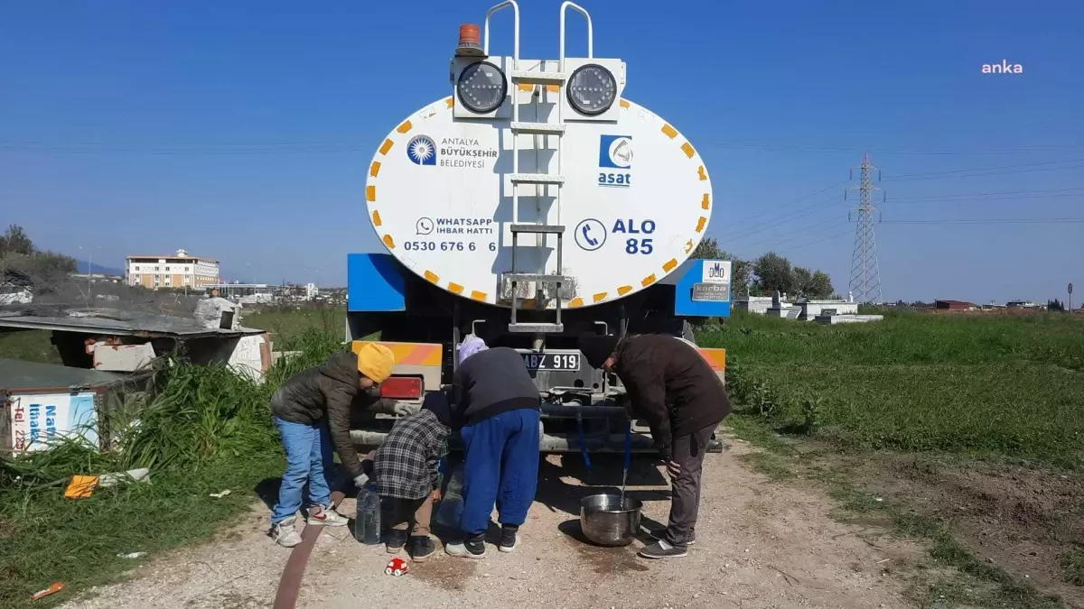 Antalya\'da deprem bölgesine ve kente gelen depremzedelere yardımlar sürüyor