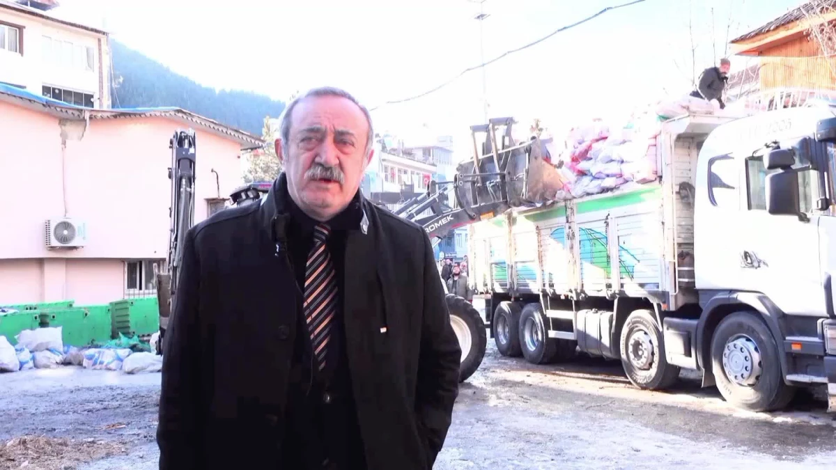 Artvin Şavşat Belediyesi Deprem Bölgesine Yardımlarını Ulaştırmaya Devam Ediyor