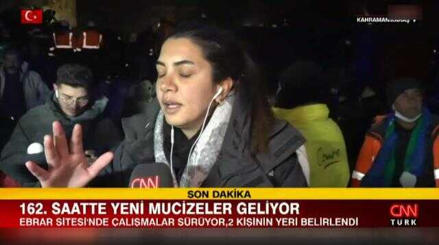 Canlı yayında korku dolu anlar! 4.7'lik artçı depremde bina sallandı, herkes kaçmaya başladı Canlı yayında korku dolu anlar! 4.7'lik artçı depremde bina sallandı, herkes kaçmaya başladı