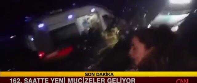 Canlı yayında korku dolu anlar! 4.7'lik artçı depremde bina sallandı, herkes kaçmaya başladı Canlı yayında korku dolu anlar! 4.7'lik artçı depremde bina sallandı, herkes kaçmaya başladı