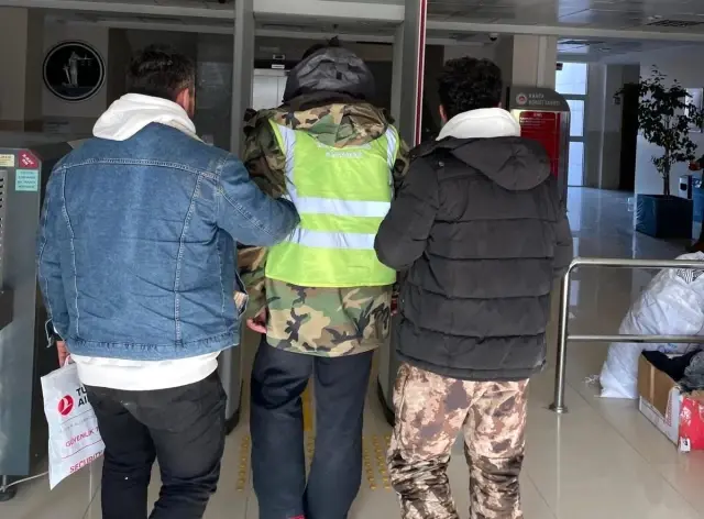 Deprem bölgesinden ağlayarak kan donduran bir iddiada bulunan Masterchef şampiyonu Uğur Kardaş tutuklandı Deprem bölgesinden ağlayarak kan donduran bir iddiada bulunan Masterchef şampiyonu Uğur Kardaş tutuklandı