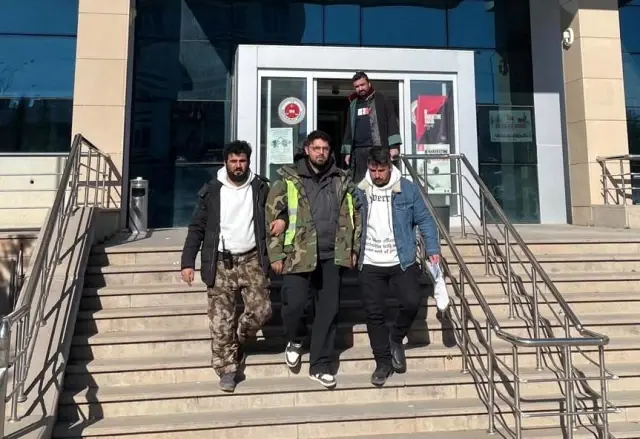 Deprem bölgesinden ağlayarak kan donduran bir iddiada bulunan Masterchef şampiyonu Uğur Kardaş tutuklandı Deprem bölgesinden ağlayarak kan donduran bir iddiada bulunan Masterchef şampiyonu Uğur Kardaş tutuklandı