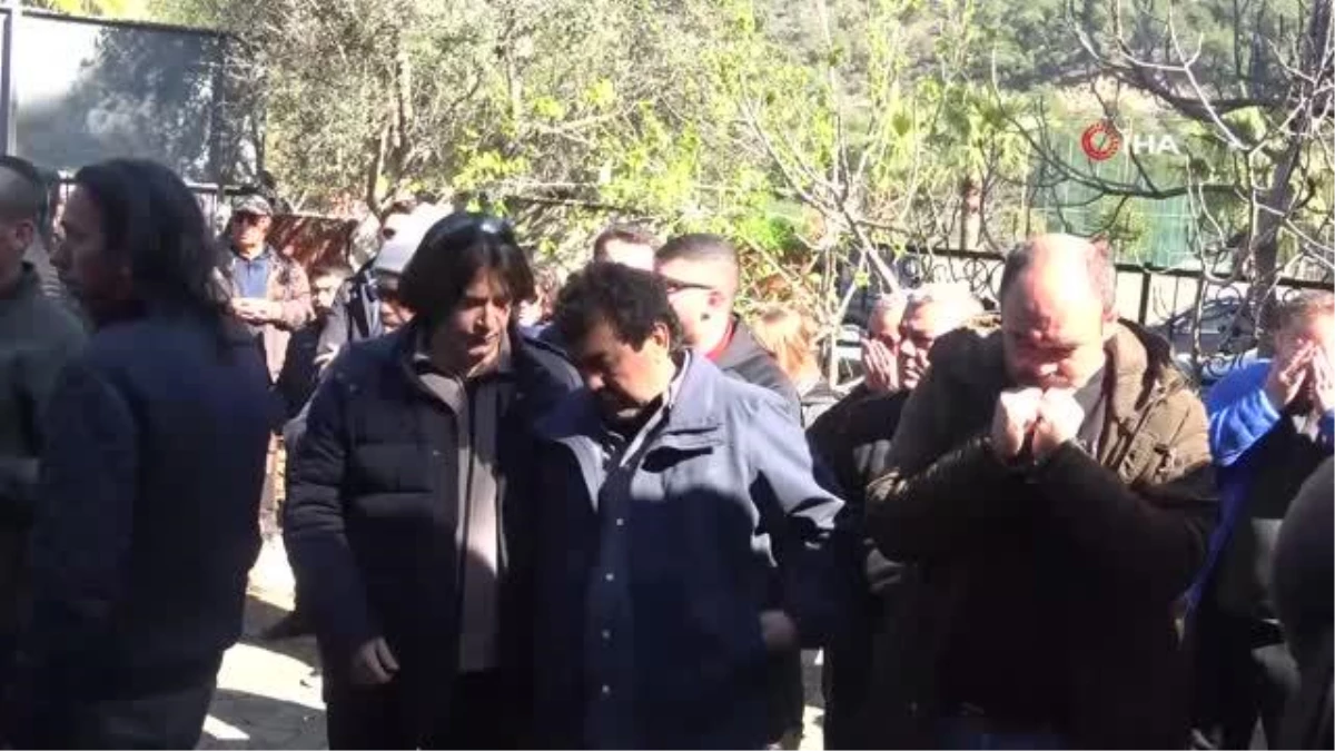 Depremde hayatını kaybeden 40 yaşındaki tur rehberi Tayfun Dal toprağa verildi