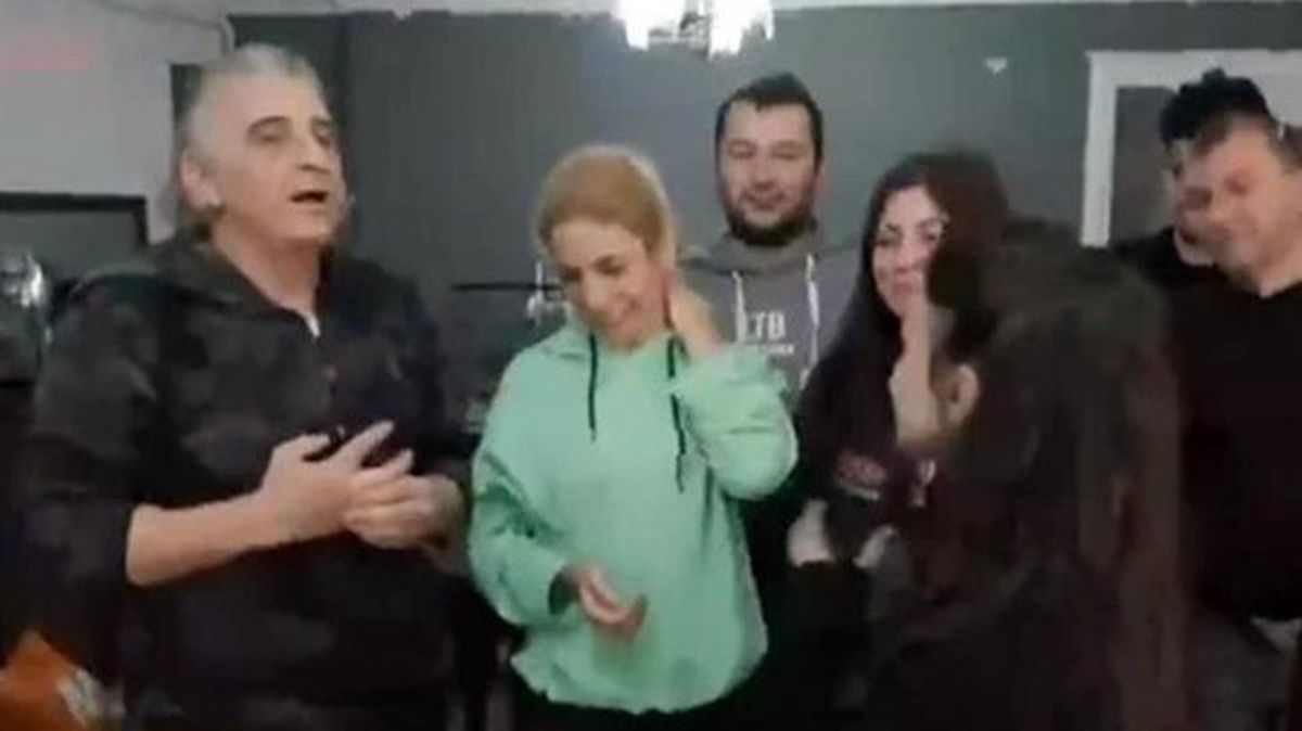 107 saat sonra kurtarılan aile, enkaz altındaki anları anlattı: 8 kişi İzmir Marşı'nı söyledik, gelip kurtardılar