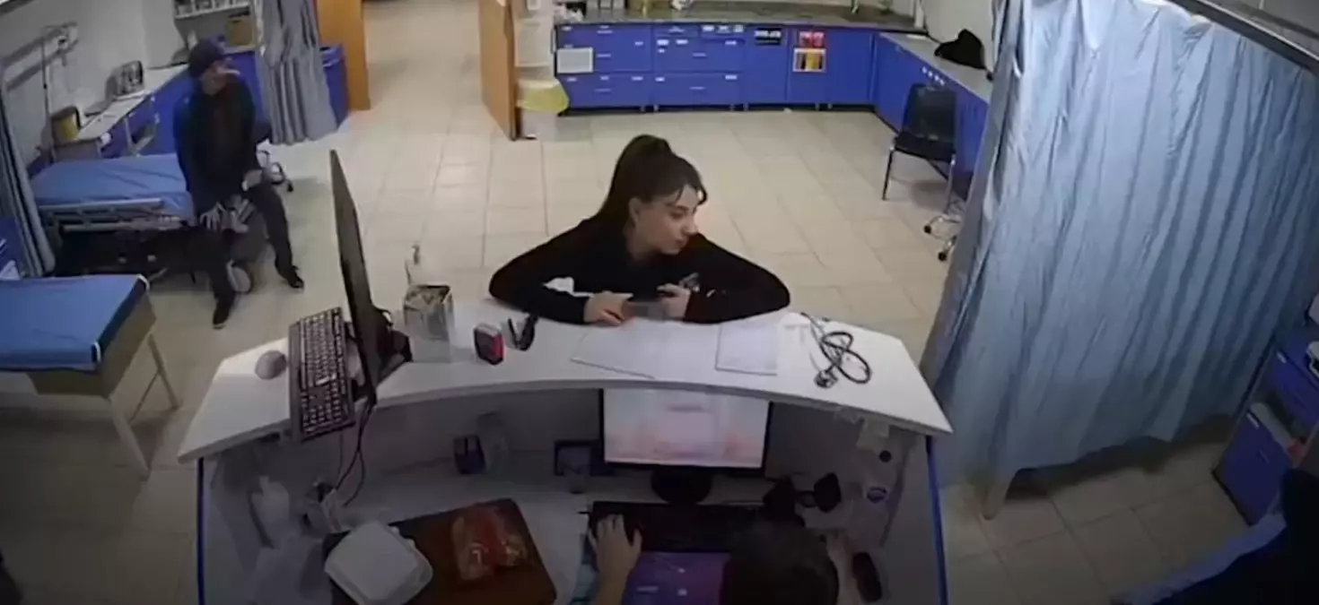 Gaziantep\'te deprem anında bir hemşire, kaçmak yerine canını hiçe sayarak hasta çocukları kurtardı