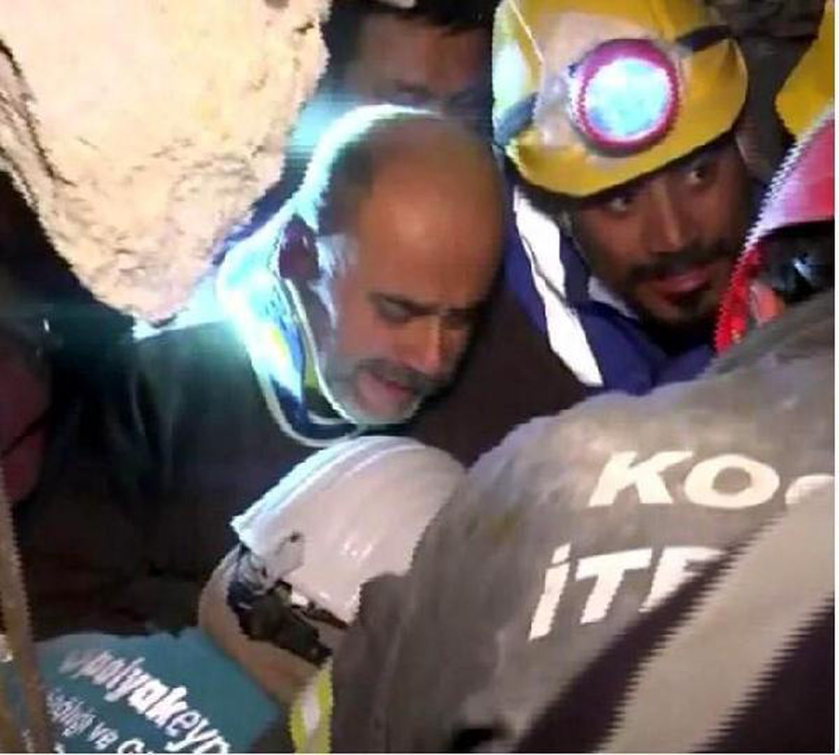 Hatay\'da, 137 saat sonra enkazdan sağ çıkarıldı
