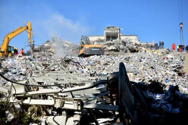 Hatay'da yıkılan hastanenin deprem dayanıklılık testi raporu olumsuz gelmiş: Bu resmen cinayete teşebbüs Hatay'da yıkılan hastanenin deprem dayanıklılık testi raporu olumsuz gelmiş: Bu resmen cinayete teşebbüs