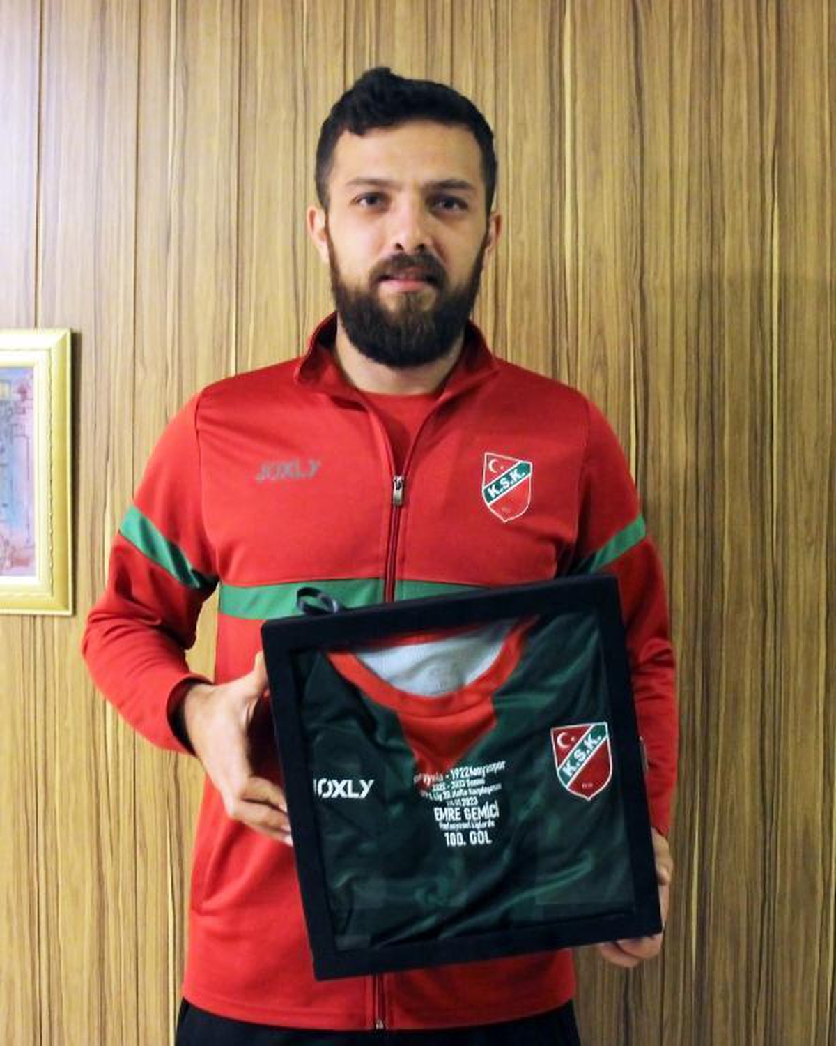 Karşıyakalı Emre Gemici\'den anlamlı destek