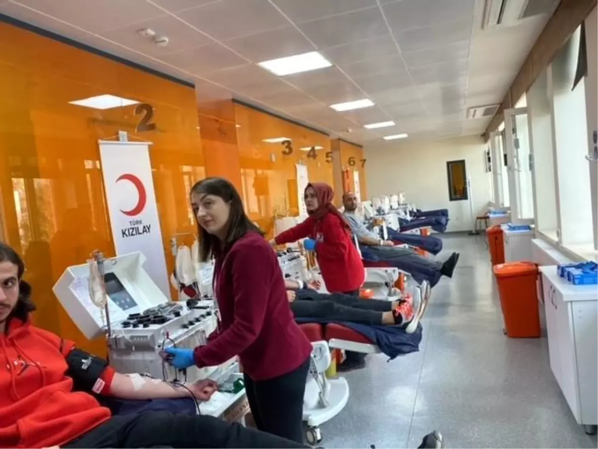 Kızılay\'da depremzedeler için kan bağışı seferberliği devam ediyor