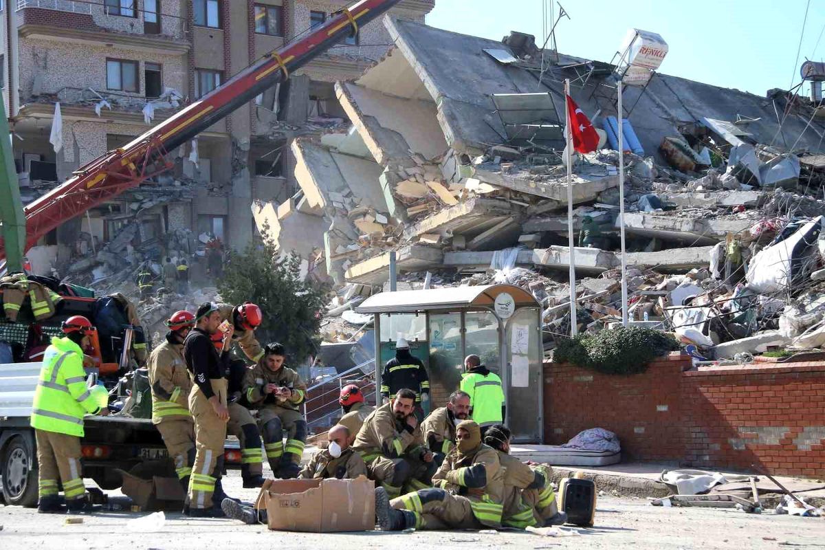 Kocaeli\'den gelen ekip acı gerçeği ortaya çıkardı: Binalarda deniz kumu kullanılmış