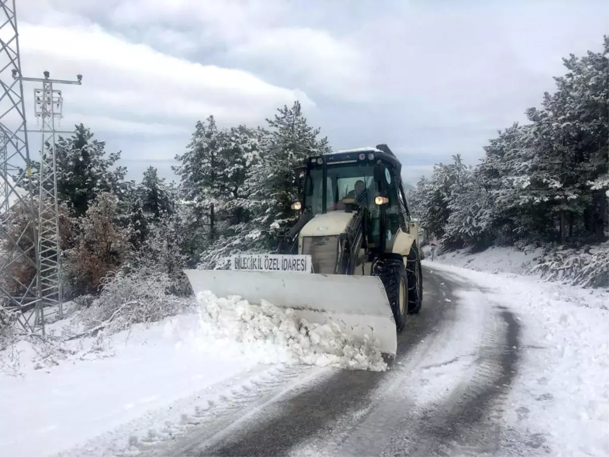 Köy yollarının ulaşıma açılması için çalışmalar devam ediyor