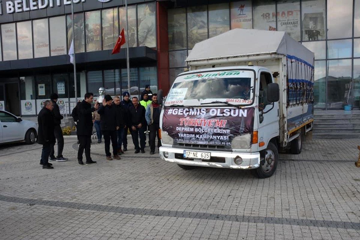 Lapseki Belediyesi deprem bölgesi için seferber oldu