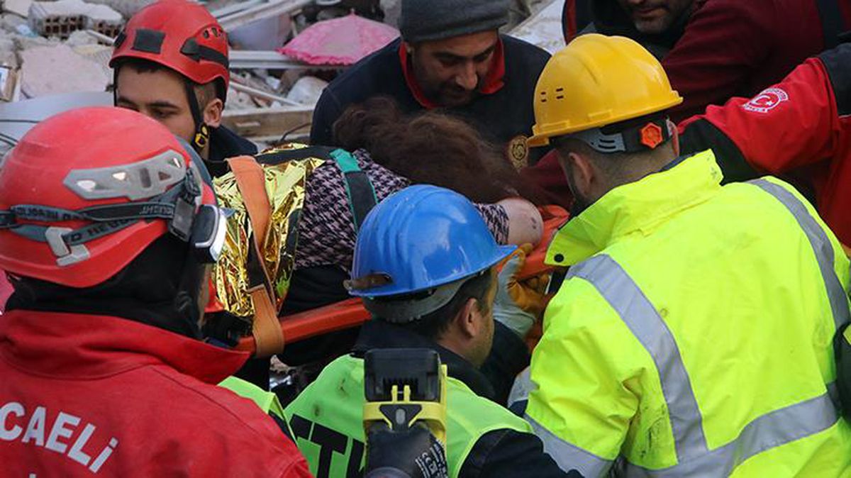 Son Dakika: Depremin 158. saatinde bir mucize daha! Hatay'da 63 yaşındaki Hafsa Dağcı, enkaz altından sağ kurtarıldı
