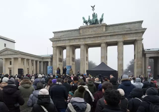 Türkiye ve Suriye'deki Depremlerde Hayatını Kaybedenler Berlin'de Anıldı