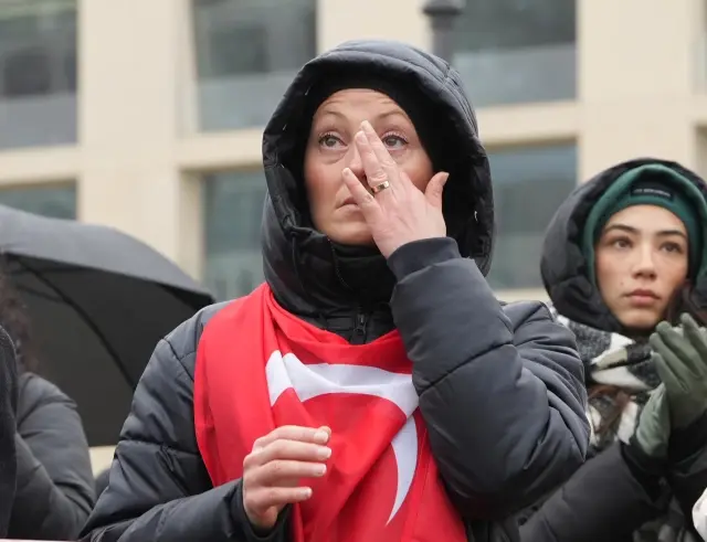 Türkiye ve Suriye'deki Depremlerde Hayatını Kaybedenler Berlin'de Anıldı