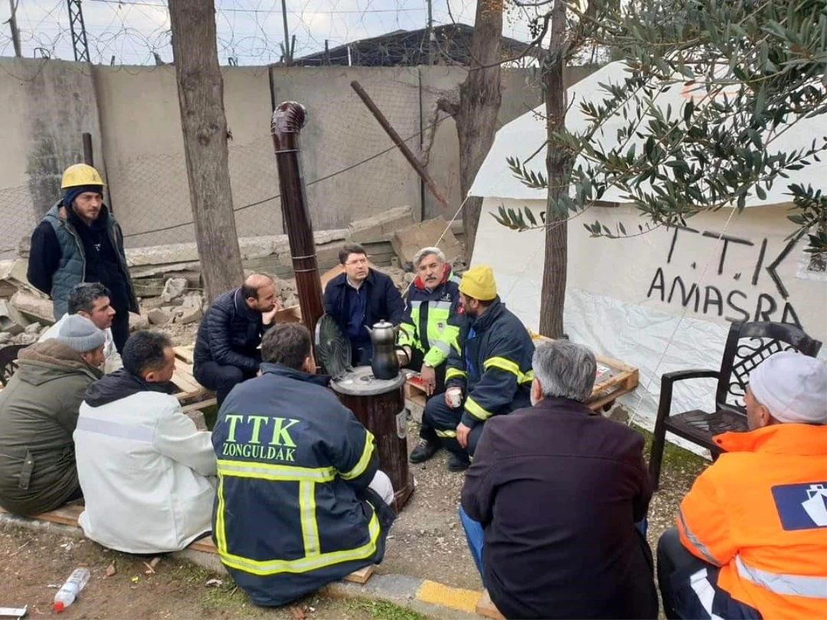 Yılmaz Tunç madenci kurtarma ekiplerini ziyaret etti