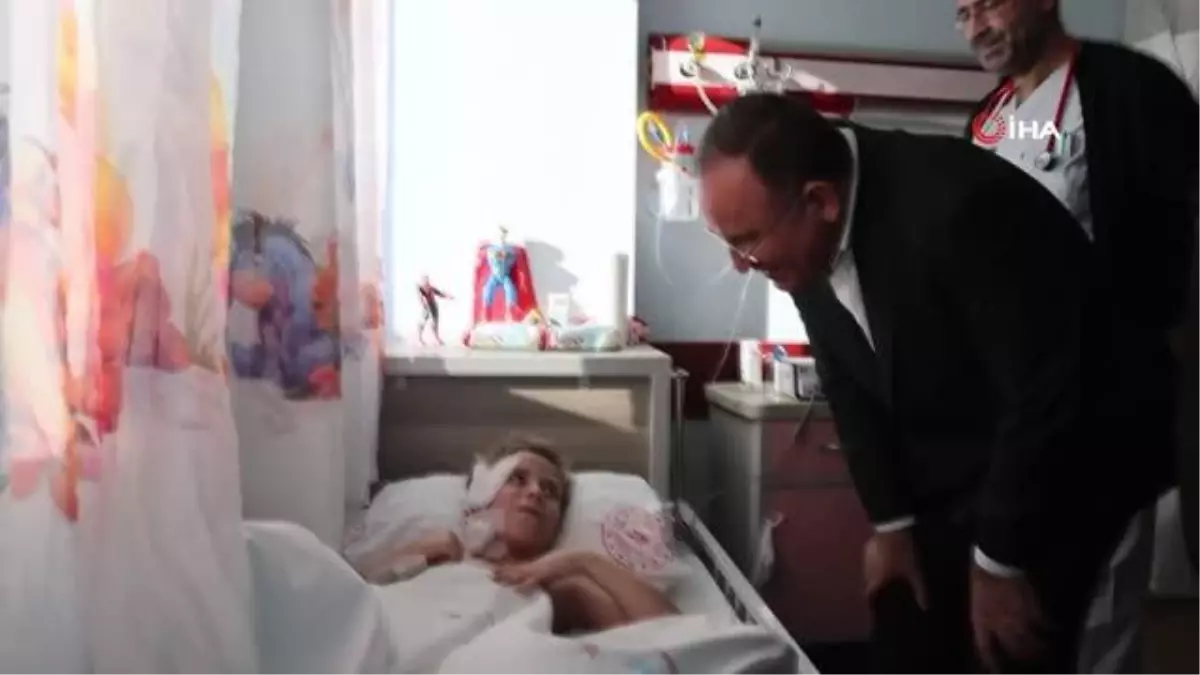 Adalet Bakanı Bozdağ 6 yaşındaki depremzede Beşir\'i ziyaret etti