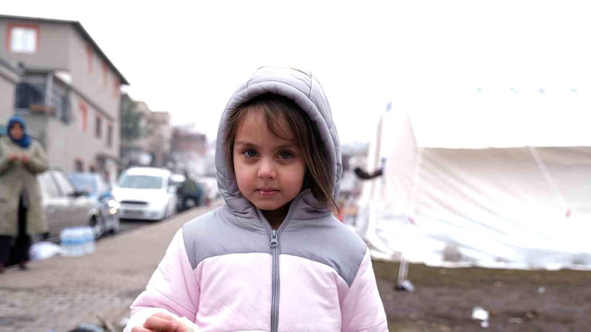 Afet bölgesine yardımlar sürüyor