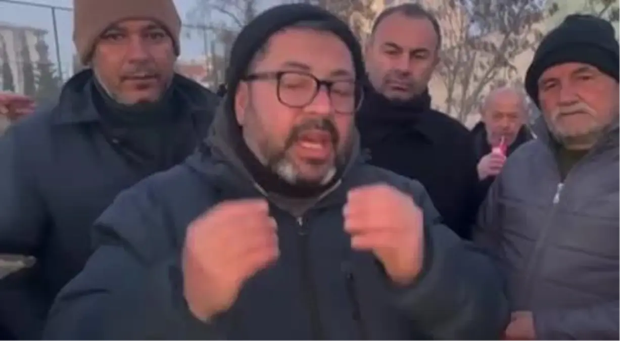 Besnili Depremzede: "Burası Fay Hattı Pazarcık-Gölbaşı, Ben Bunu Anamdan Doğduğumdan Beri Biliyorum. O Zaman Malzemeyi Hazır Tut Kardeşim"