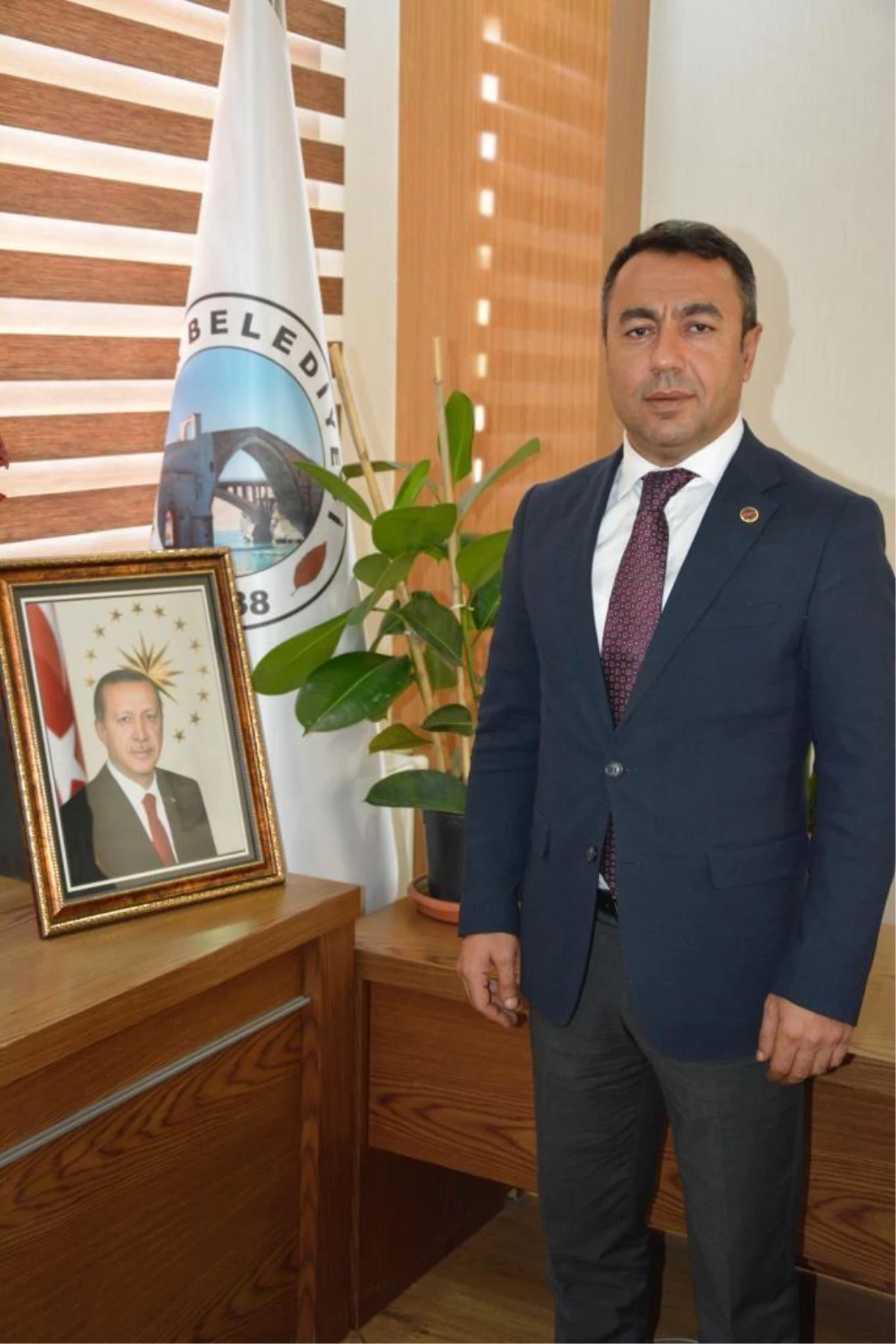 Bir yıllık maaşını depremzedelere bağışladı! Kozluk belediye başkanı Ayhan Eren\'den örnek davranış