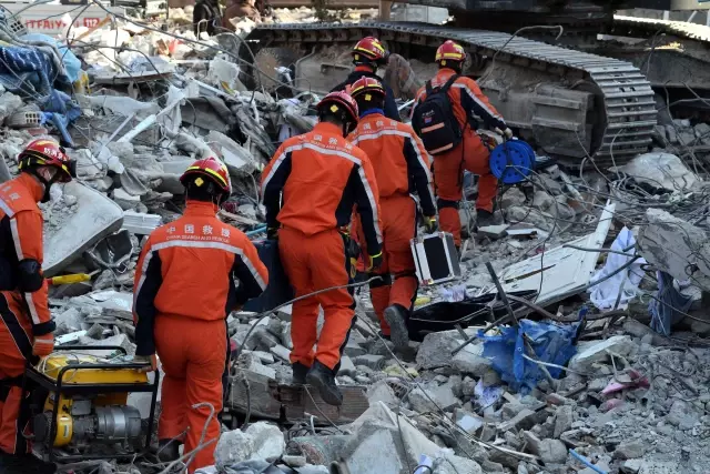 Çinli Kurtarma Ekibi Antakya'da Arama Kurtarma Çalışmalarını Sürdürüyor