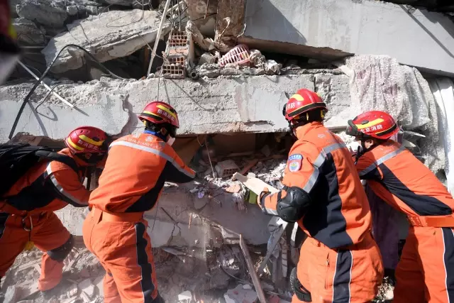 Çinli Kurtarma Ekibi Antakya'da Arama Kurtarma Çalışmalarını Sürdürüyor