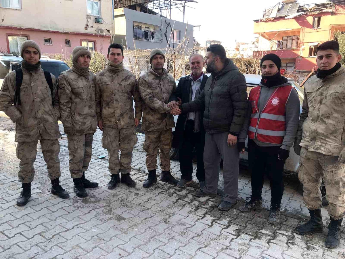 Deprem bölgesinde 3 gündür kayıptı, imdadına jandarma yetişti