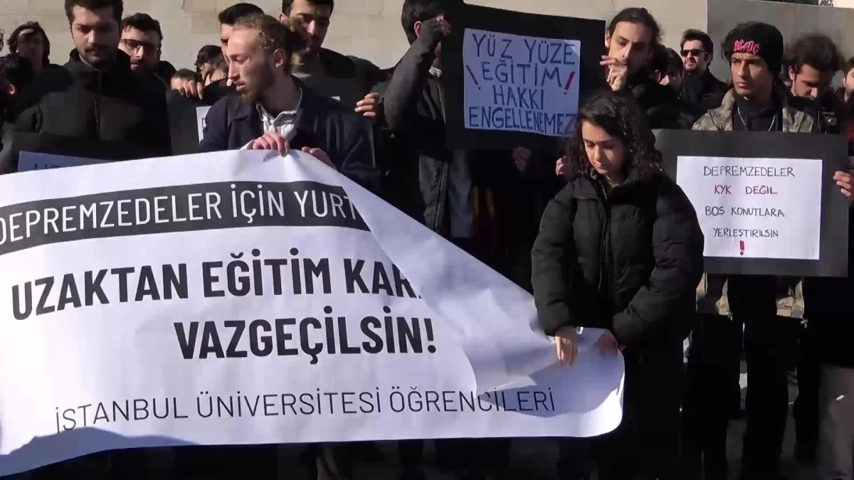 İstanbul Üniversitesi Öğrencilerinden "Uzaktan Eğitim" Protestosu: "Neden Her Krizde İlk Vazgeçilen Eğitim Olmak Zorunda"