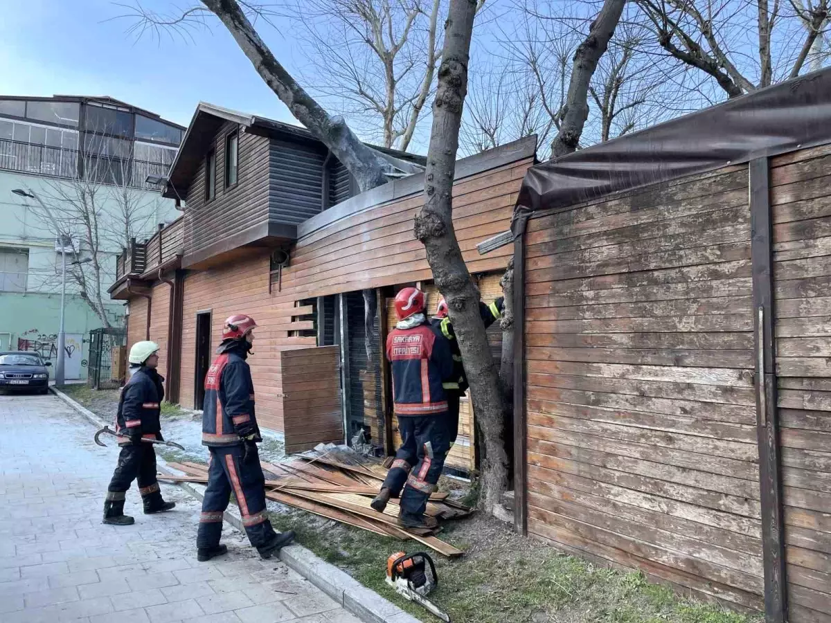 Kafede çıkan yangın itfaiye ekiplerince söndürüldü