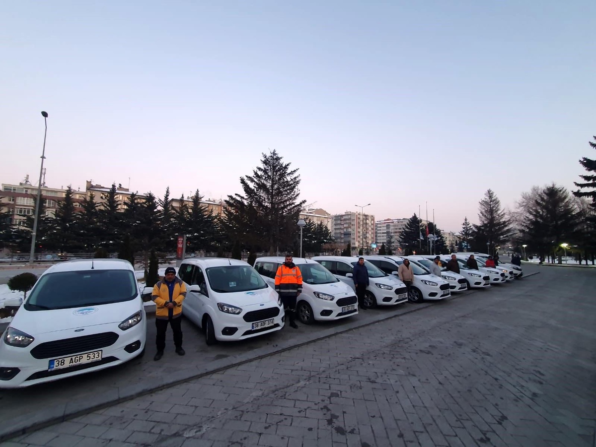 Kayseri Büyükşehir\'den deprem bölgesine 10 araç desteği daha