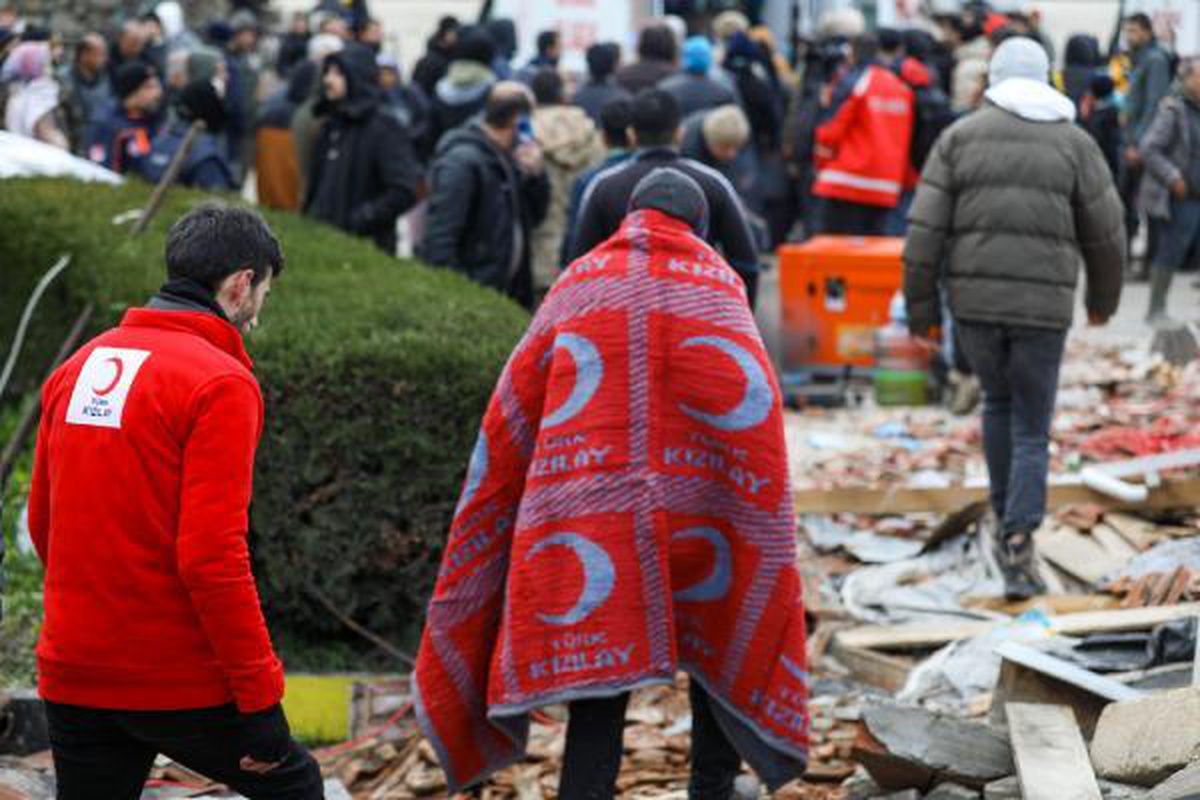 Kızılay, deprem bölgesindeki 900 köye yardım ulaştırdı