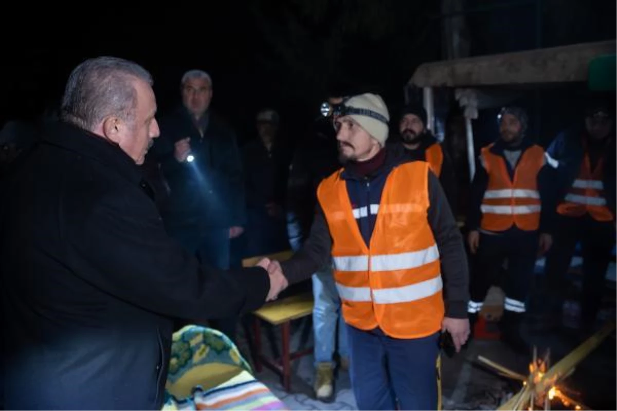 TBMM Başkanı Şentop, Hatay\'da depremzede aileleri ziyaret etti