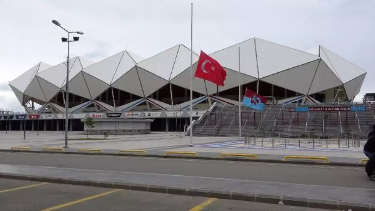 Trabzonsporlular, depremzedeler için gişelere koştu