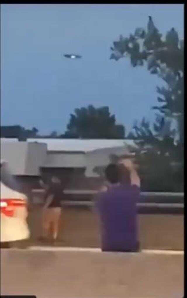 Videonun Kanada'da UFO'ya benzer bir cisme ait olduğu iddiası Videonun Kanada'da UFO'ya benzer bir cisme ait olduğu iddiası