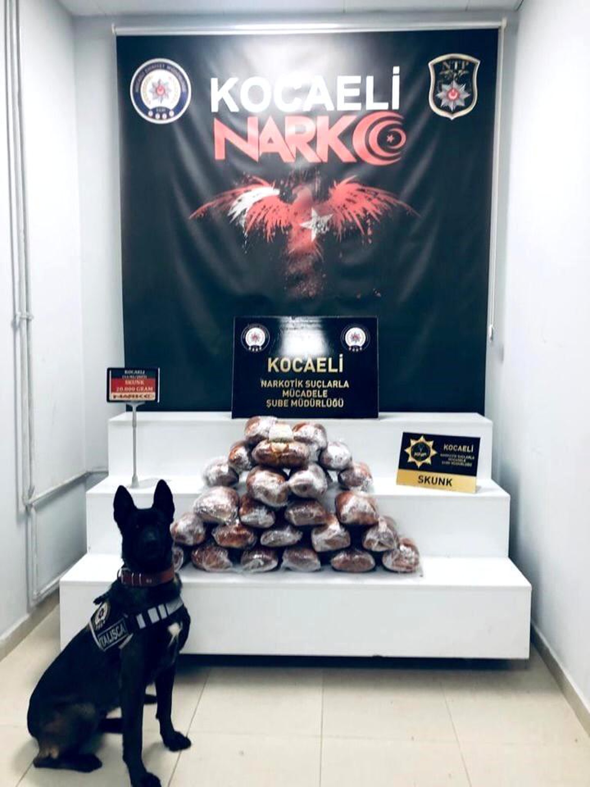 20 kilo uyuşturucuyu tırın yatak kısmına gizlemiş
