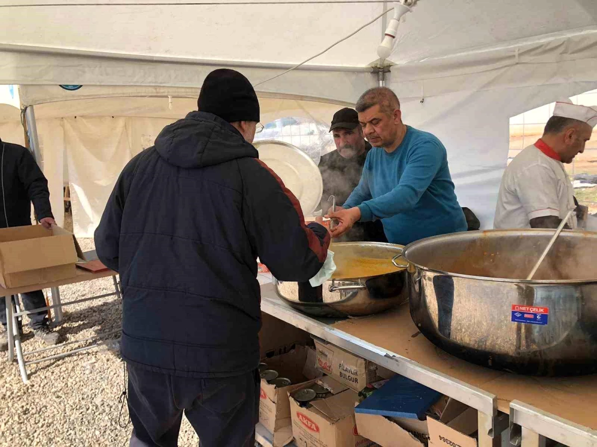 Akyurt Belediyesi Kahramanmaraş\'ta yemek çadırı kurdu