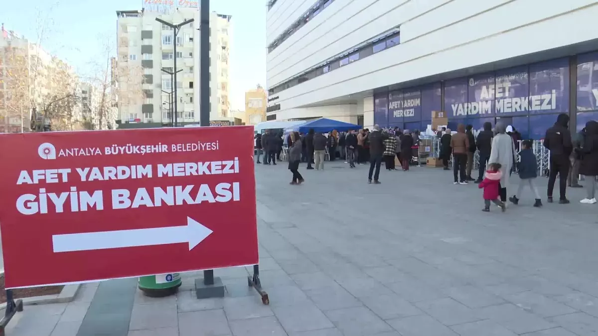 Antalya Büyükşehir\'den Depremzedelere Ulaşım Desteği